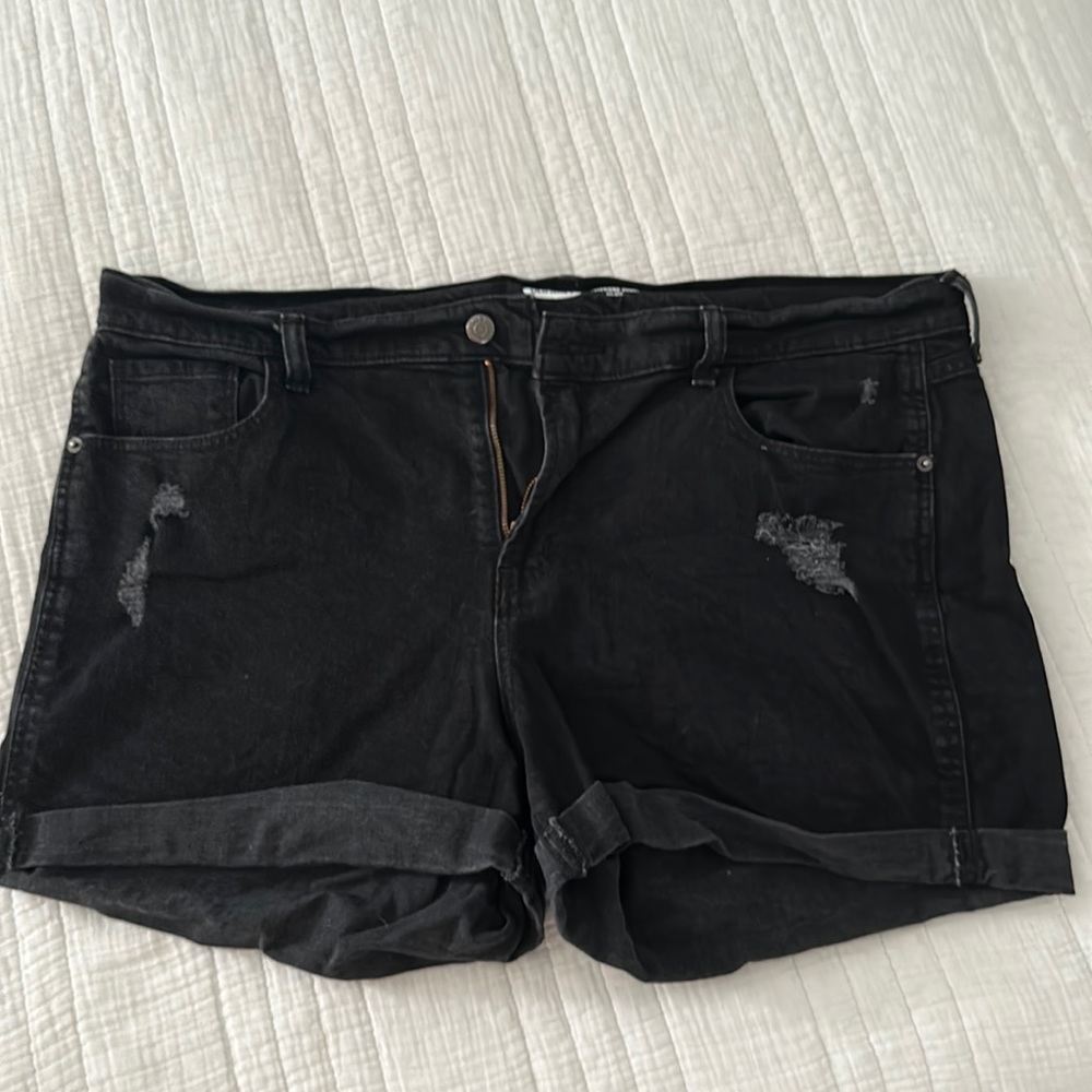 Old Navy Mid Rise Boyfriend Black Denim Short